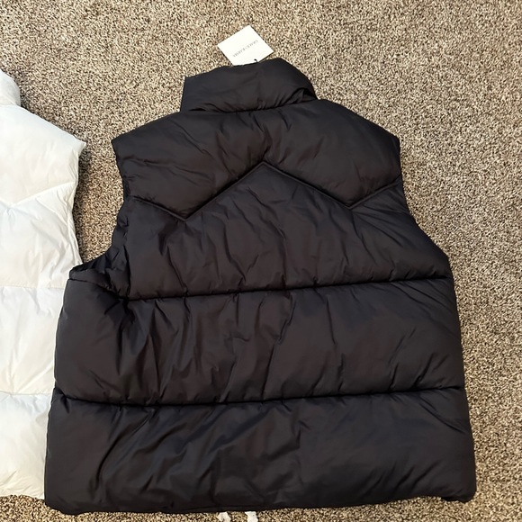 2- brand new puffy vests - Picture 7 of 8
